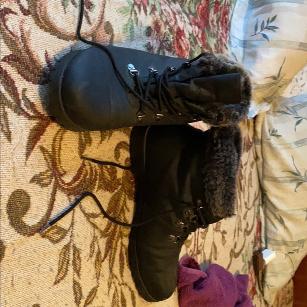 Shearling/fur trimmed boots black